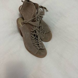 Dolce vita woman’s block heel lace up shoes